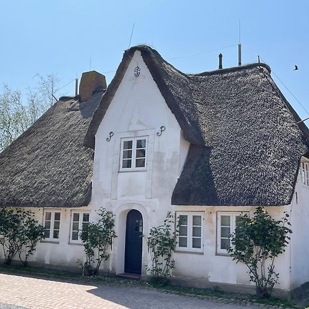 Kapitaenshaus Von 1712 - Neu Saniert Apartment Nieblum Exterior photo